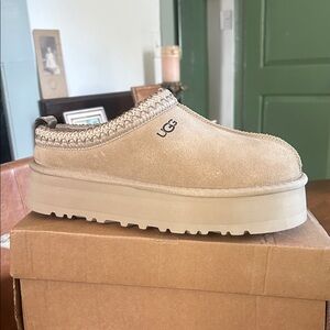 UGG Tazz Beige Suede Platform Slip-Ons NWT